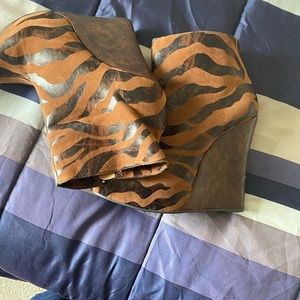 Baby…these Animal Print Ankle-Wedge Size 11 are amazing.